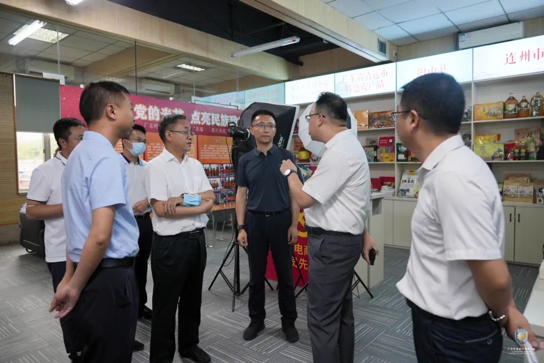 黄埔区何宇鸿副区长陪同3.jpg