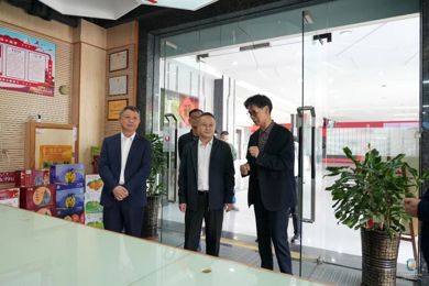 广州黄埔区委常委、统战部部长肖春辉一行莅临岭南教育考察指导